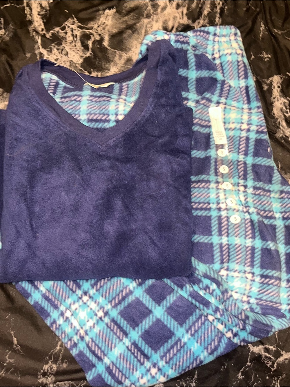 Intimate essentials fleece Top with Light Blue Plaid Pajama Set size small nwot